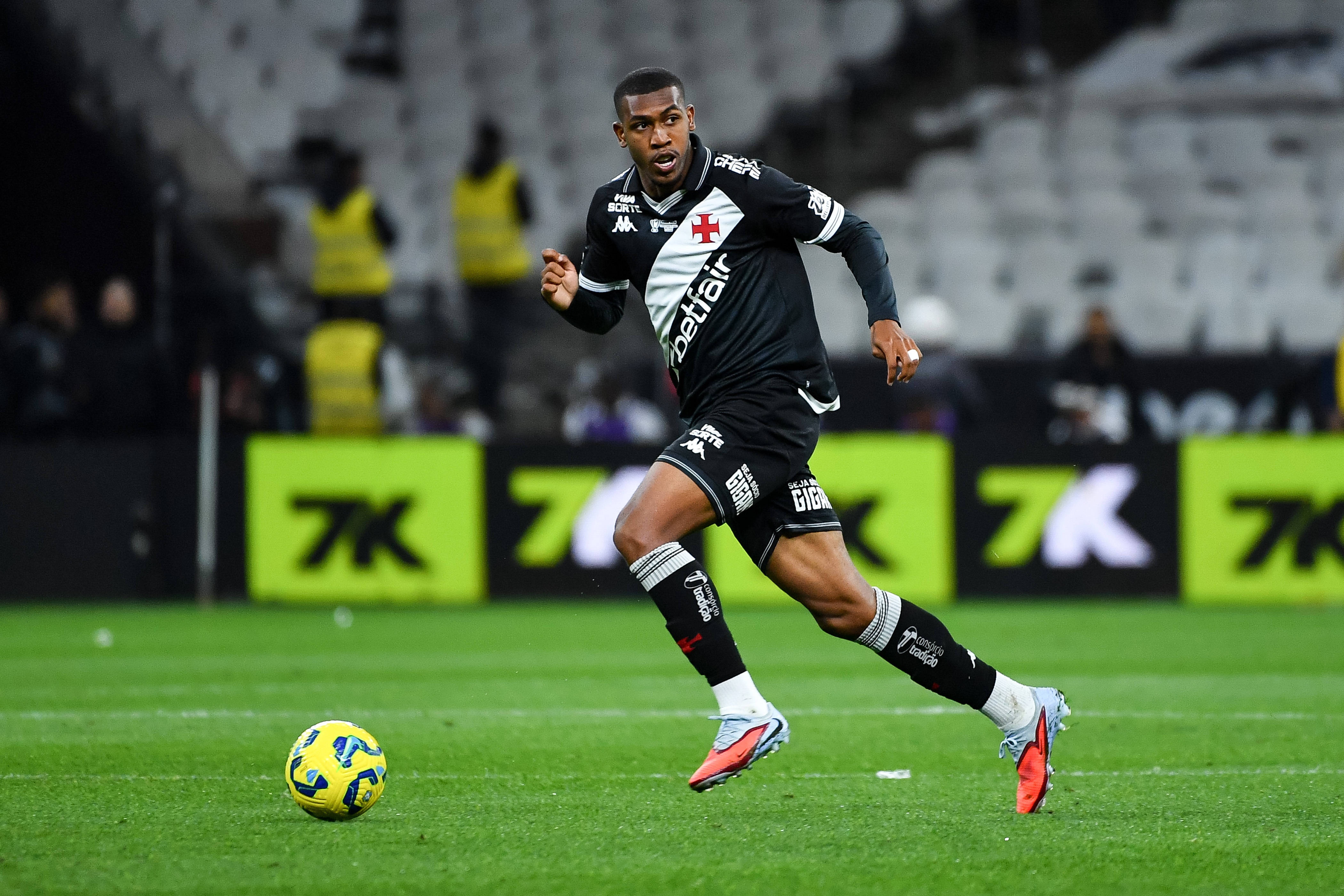 乐竞体育网址-记者：伯恩茅斯引进19岁前锋拉扬达成原则性协议，总价约3000万镑